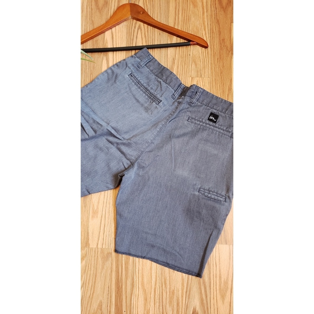 Shorts - Picture 3 of 4